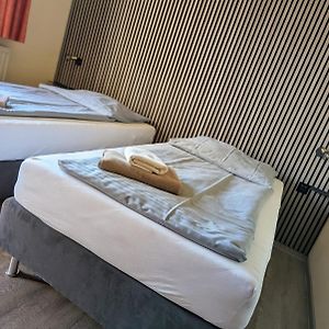 Zimmer mit zwei Einzelbetten
